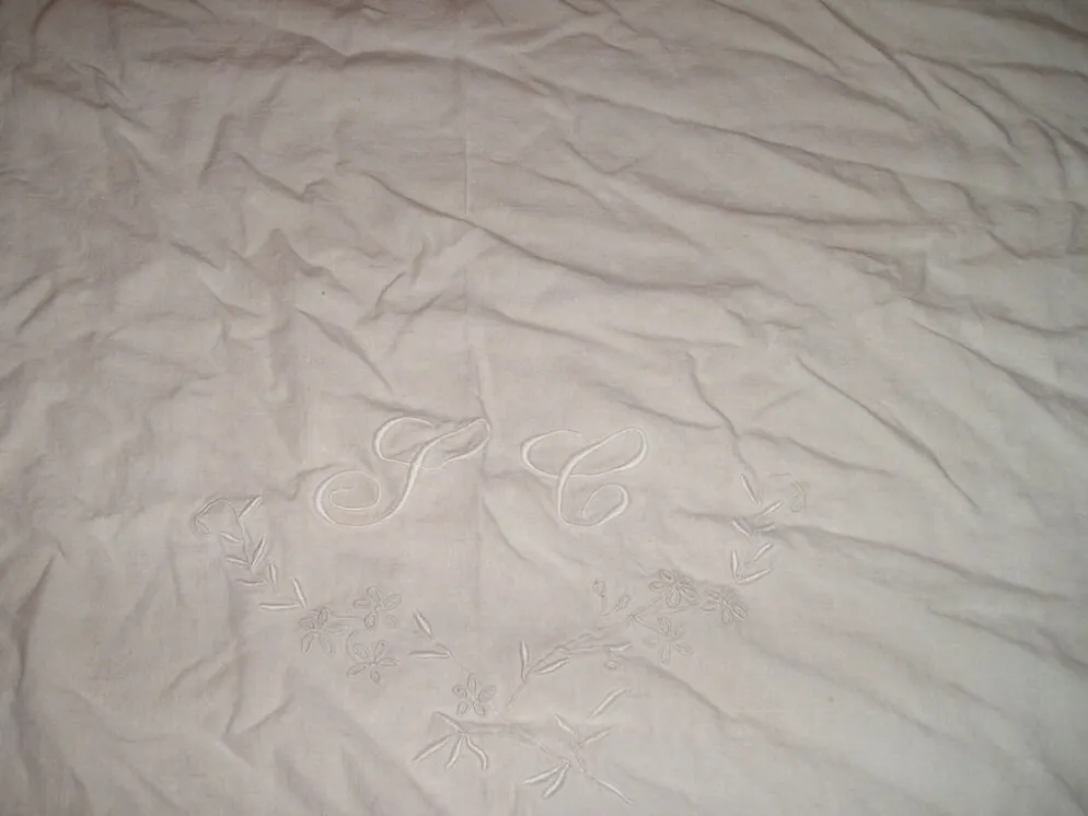 Drap ancien en lin ou métis à 2 rangées de jours avec retours