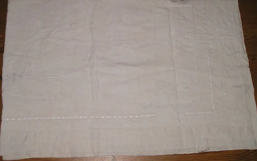 Drap ancien en lin ou métis à 2 rangées de jours avec retours