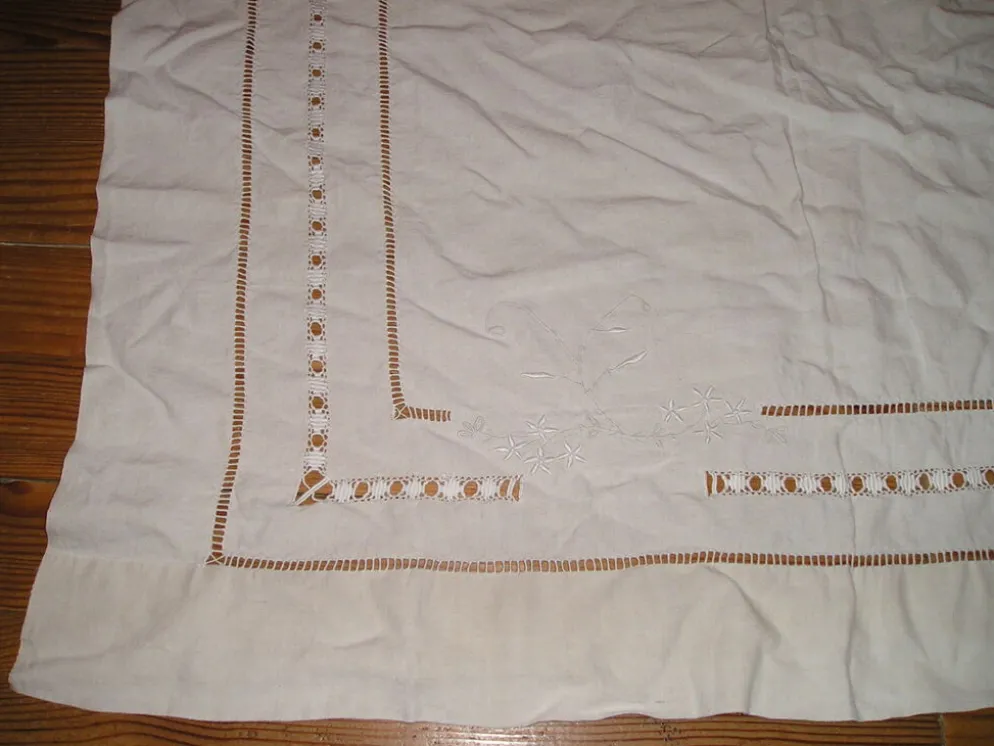 Drap ancien en lin ou métis à 2 rangées de jours avec retours