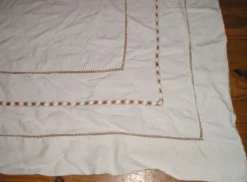 Drap ancien en lin ou métis à 3 rangées de jours avec retour