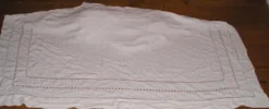 Drap ancien en lin ou métis à 3 rangées de jours avec retour