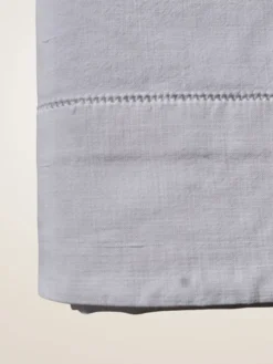 Drap ancien en métis, monogrammé FS avec jour Venise