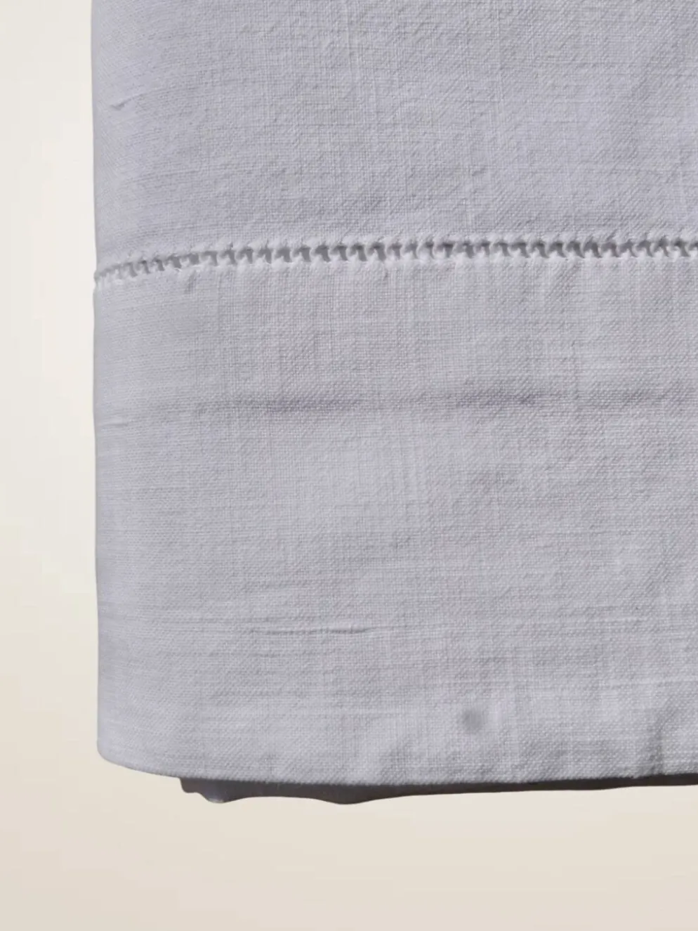 Drap ancien en métis, monogrammé FS avec jour Venise