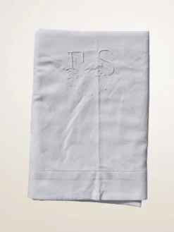 Drap ancien en métis, monogrammé FS avec jour Venise