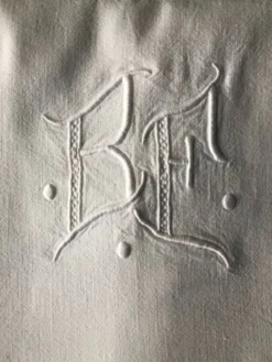 Drap ancien monogramme BF
