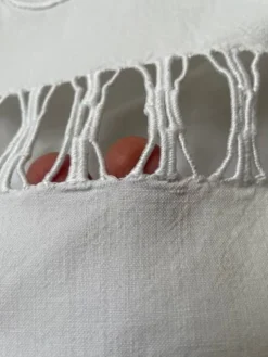 Drap ancien monogramme LR en lin et coton brodé
