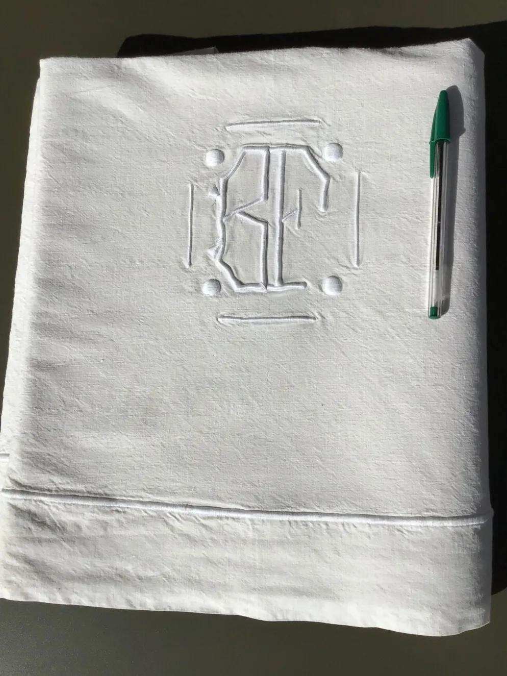 Drap BF broderie bourdon relief pastilles