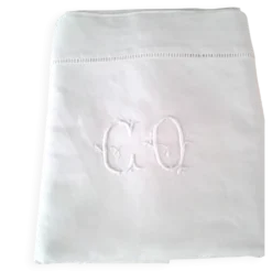 Drap de dessus en coton blanc monogrammé