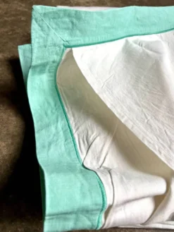 Drap et taies d'oreiller Descamps en coton vert et blanc ☐ 240 x 340 cm