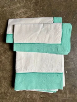 Drap et taies d'oreiller Descamps en coton vert et blanc ☐ 240 x 340 cm