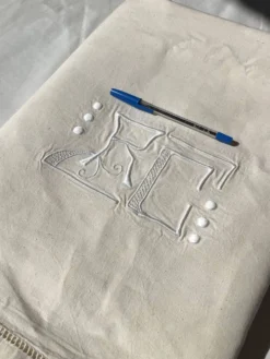 Drap neuf brodé RC en métis à jour Venise