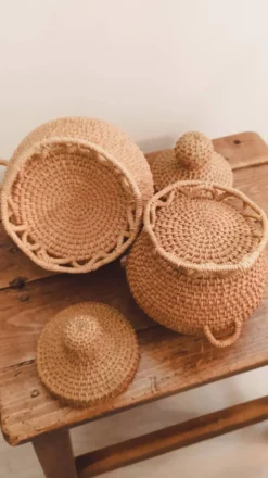 Duo de paniers vintage en vannerie artisanale • Pièces décoratives