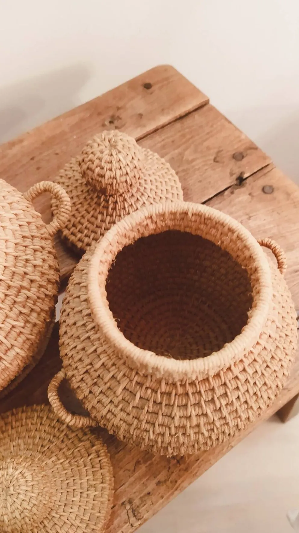 Duo de paniers vintage en vannerie artisanale • Pièces décoratives