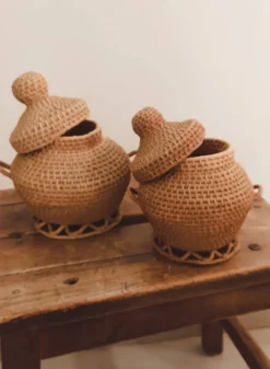Duo de paniers vintage en vannerie artisanale • Pièces décoratives