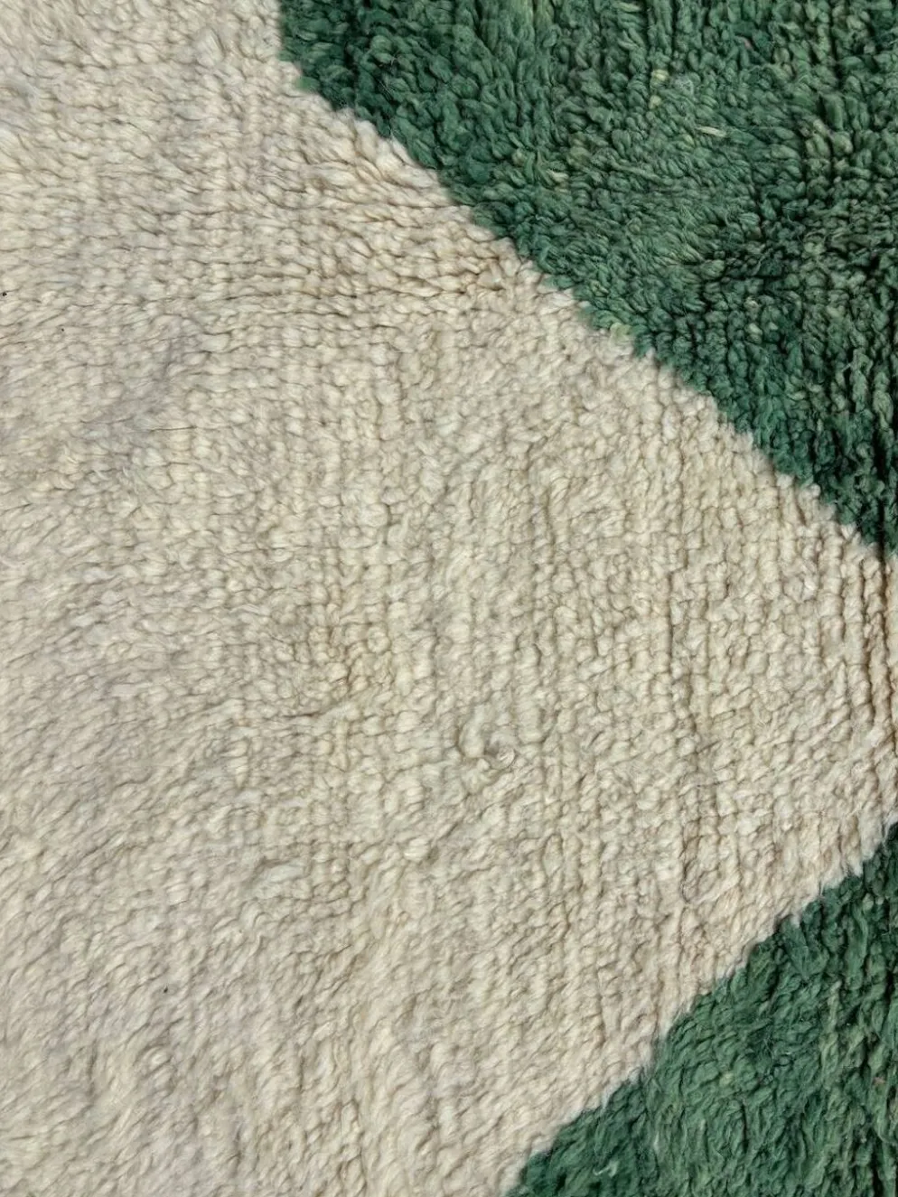 Ecorce - Tapis Mrirt sur mesure – Design graphique en laine verte