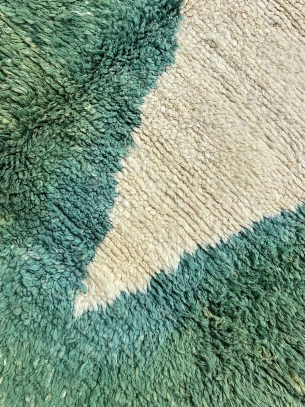 Ecorce - Tapis Mrirt sur mesure – Design graphique en laine verte