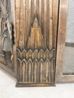Ecran de cheminée d'angle en laiton attr. à Dagobert Peche