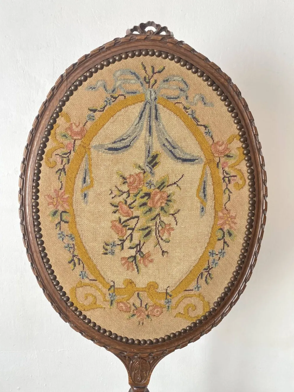 Ecran de cheminée en bois et tissu brodé