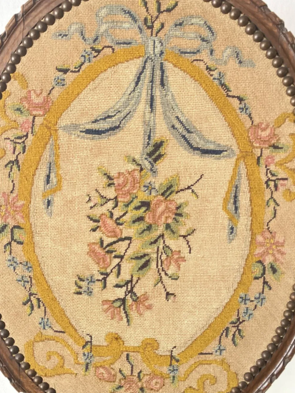 Ecran de cheminée en bois et tissu brodé