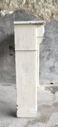Encadrement de cheminée en bois peinture d’origine debut XXe