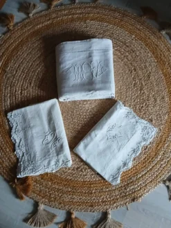 Ensemble ancien drap plat et 2 taies d'oreiller