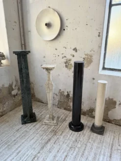 Ensemble 4 colonnes ou socles en marbre