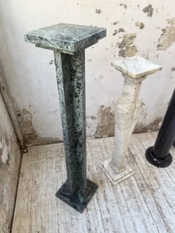 Ensemble 4 colonnes ou socles en marbre