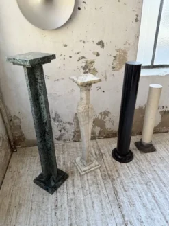 Ensemble 4 colonnes ou socles en marbre