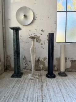 Ensemble 4 colonnes ou socles en marbre