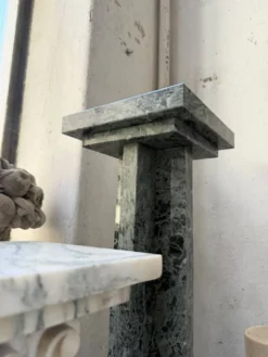 Ensemble 4 colonnes ou socles en marbre