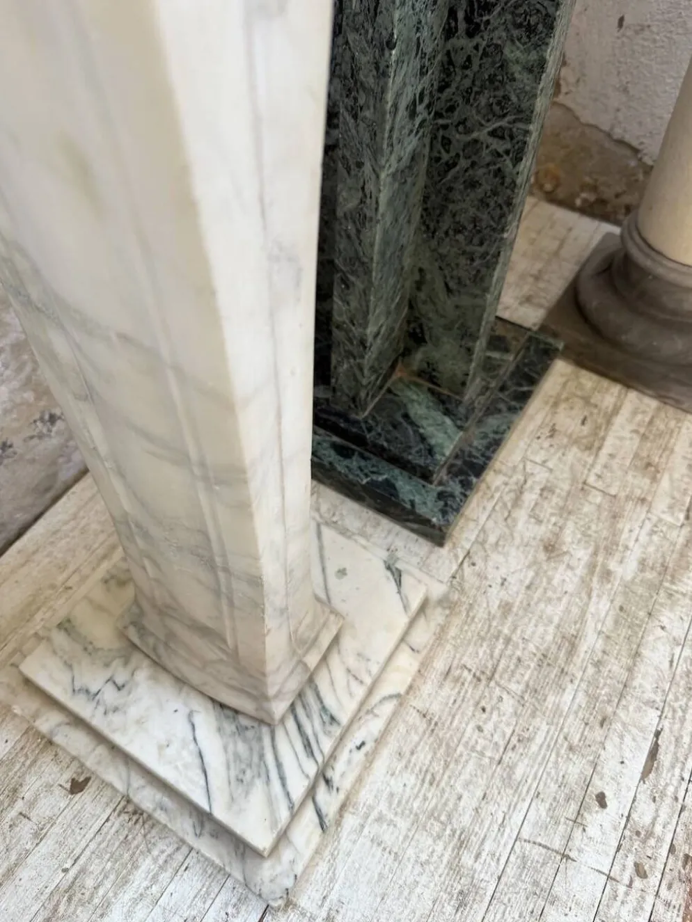 Ensemble 4 colonnes ou socles en marbre