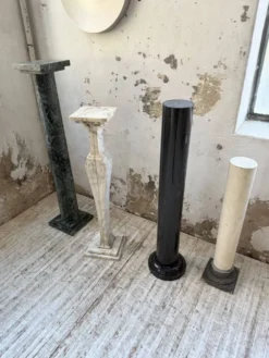 Ensemble 4 colonnes ou socles en marbre
