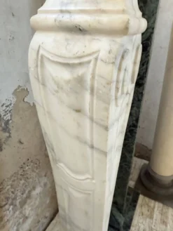 Ensemble 4 colonnes ou socles en marbre