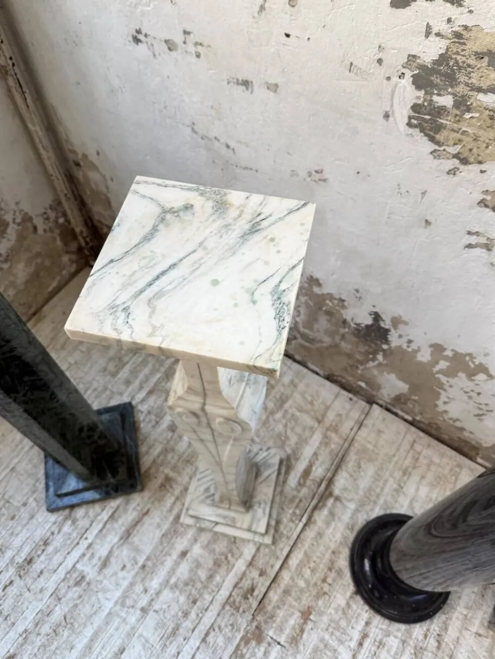 Ensemble 4 colonnes ou socles en marbre