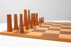 Ensemble d'échecs De Coene avec boîte d'origine attribué à Christophe Gevers, Belgique