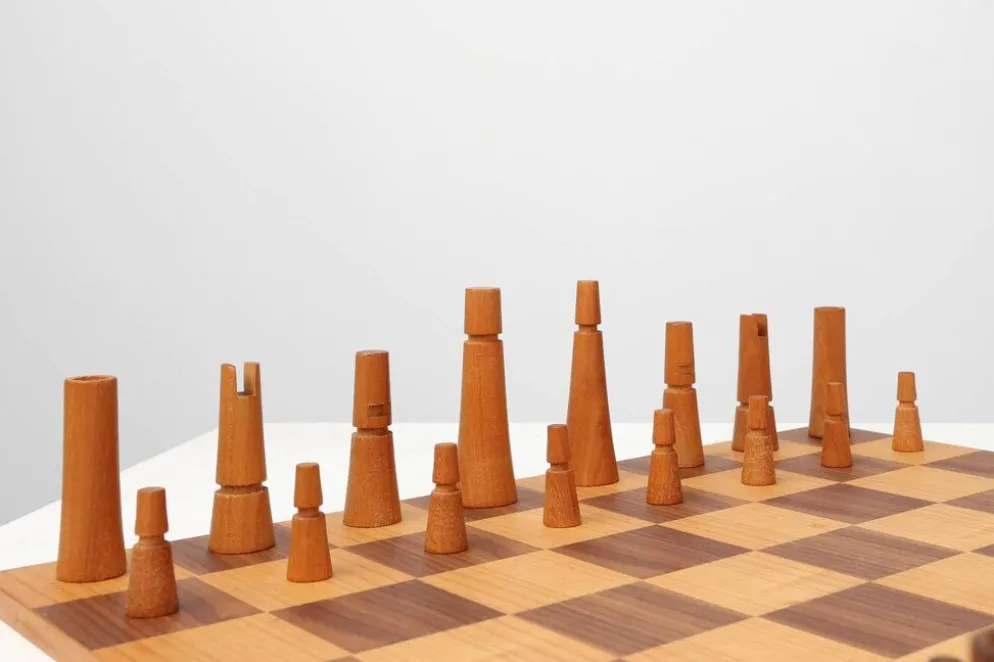 Ensemble d'échecs De Coene avec boîte d'origine attribué à Christophe Gevers, Belgique