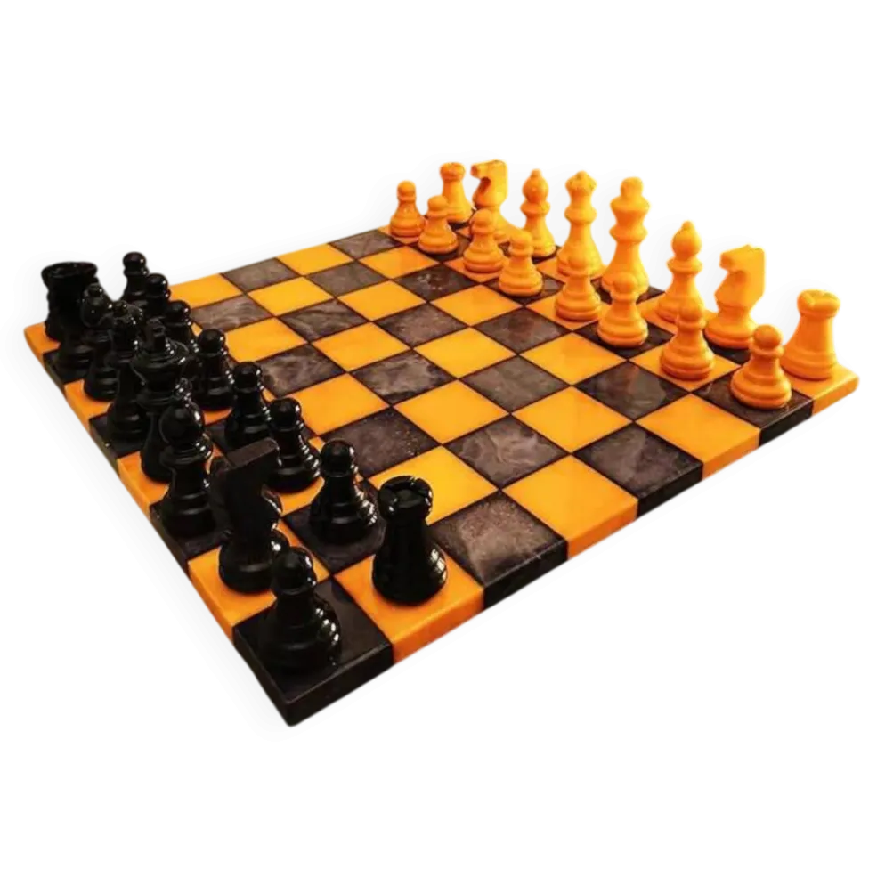 Ensemble d'échecs de luxe vintage des années 1970, couleurs rares, fabriqué en véritable albâtre italien sculpté à la main de Volterra - jaune et noir.