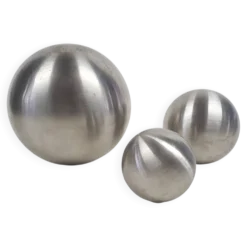 Ensemble de 3 boules décoratives en aluminium, années 1970