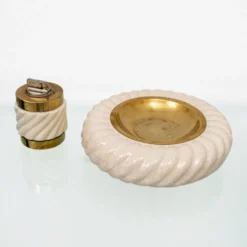 Ensemble de briquet et cendrier en céramique et laiton par Tommaso Barbi, Italie, années 1960.
