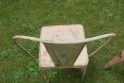 Ensemble de 3 chaises de bistrot / de jardin inspirées par le style art nouveau Tolix.