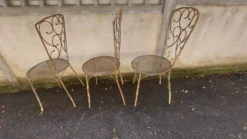 Ensemble de 3 chaises de jardin en fer forgé, assise en rigitulle 1940/50