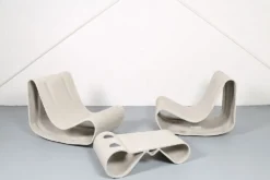 Ensemble de 2 chaises Loop et 1 table Loop Swisspearl/Eternit Willy Guhl