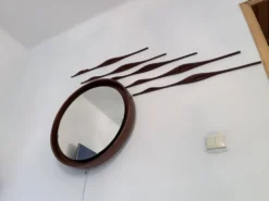 Ensemble de cinq oiseaux en teck pour décoration murale, Danemark, années 1960.
