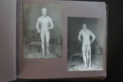 Ensemble de deux bustes en bronze sur stèles en granit par un élève de Georg Kolbe, 1925