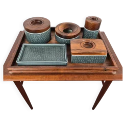 Ensemble de fumer en bois de rose et céramique émaillée bleue par Jens Quistgaard pour Kronjyden Nissen, Danemark, 1960.