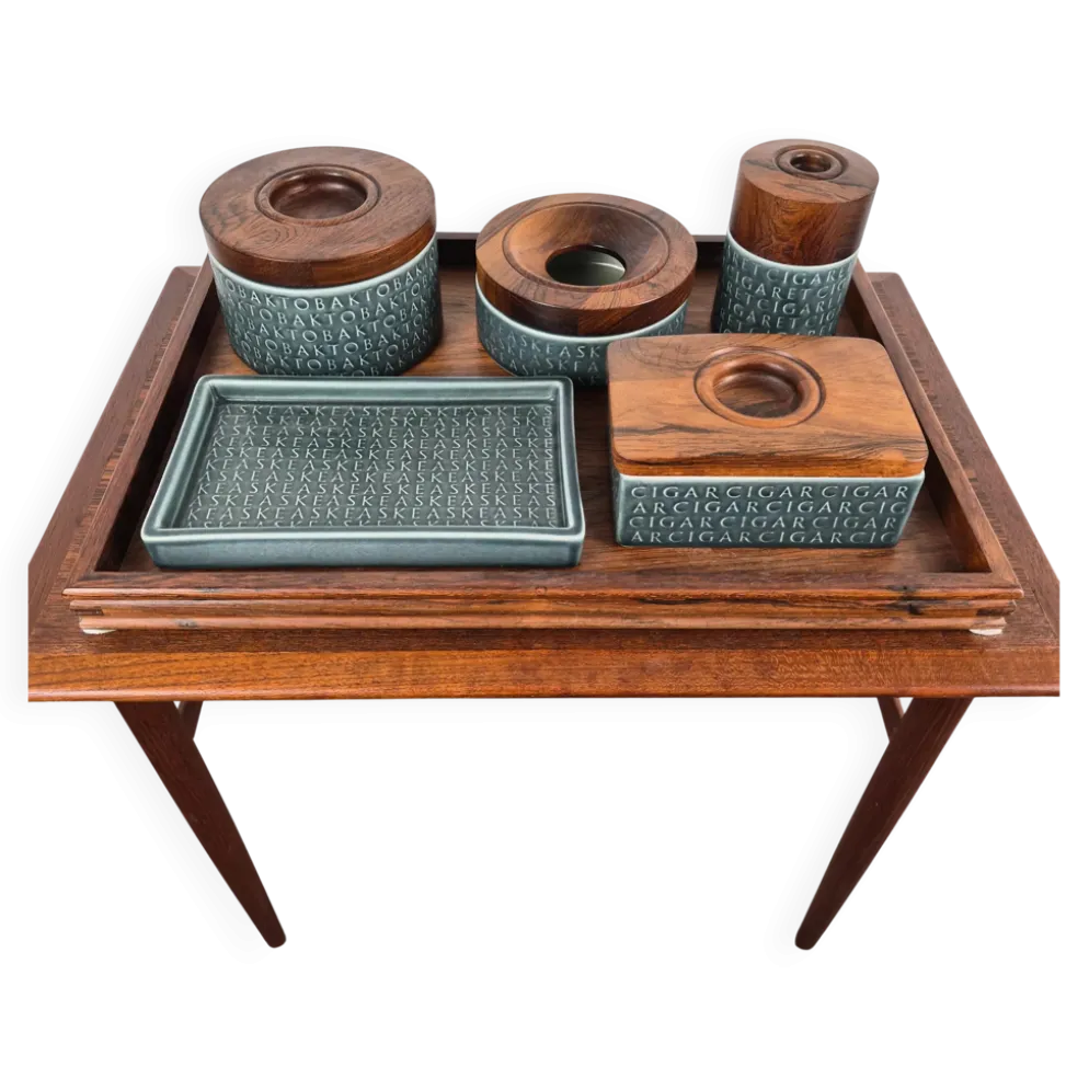 Ensemble de fumer en bois de rose et céramique émaillée bleue par Jens Quistgaard pour Kronjyden Nissen, Danemark, 1960.