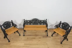 Ensemble de jardin en fonte victorien – Banc et deux fauteuils, Royaume-Uni, fin du 19e / début du 20e siècle