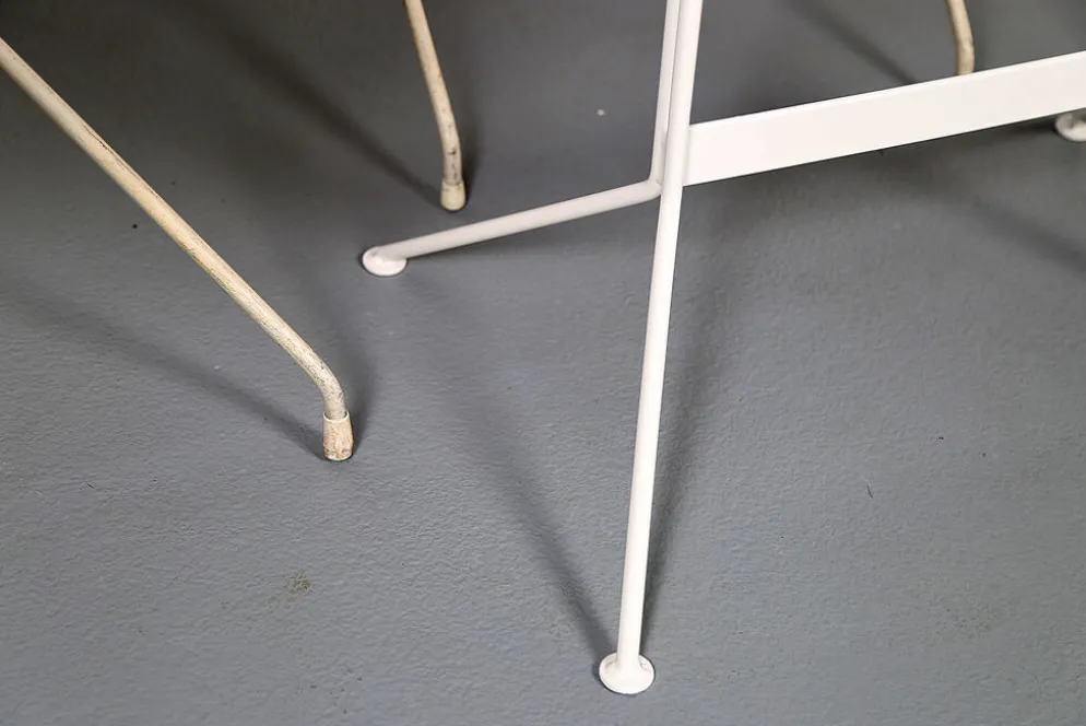 Ensemble de jardin vintage français des années 50 conçu par Raoul Guys (attribué) 3 chaises et une table.