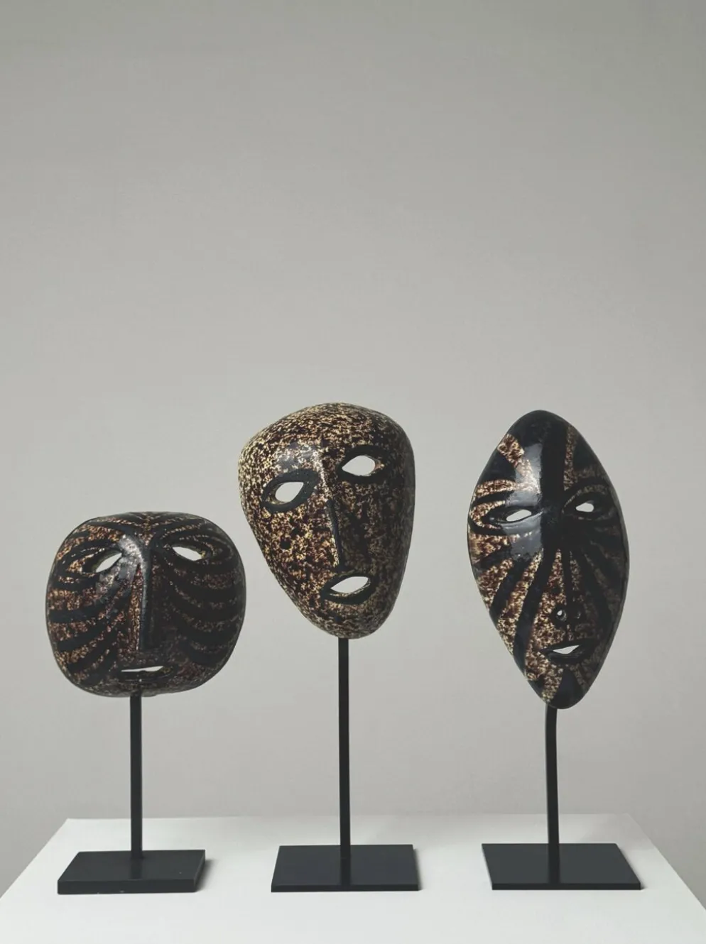 Ensemble de 3 masques en céramique des potiers d’Accolay