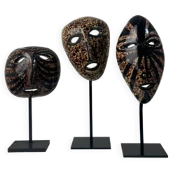 Ensemble de 3 masques en céramique des potiers d’Accolay